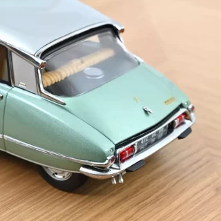 Citroën DS 23 Pallas 1972 Grün metallisiert - 400St Norev 1:18 Metallmodell